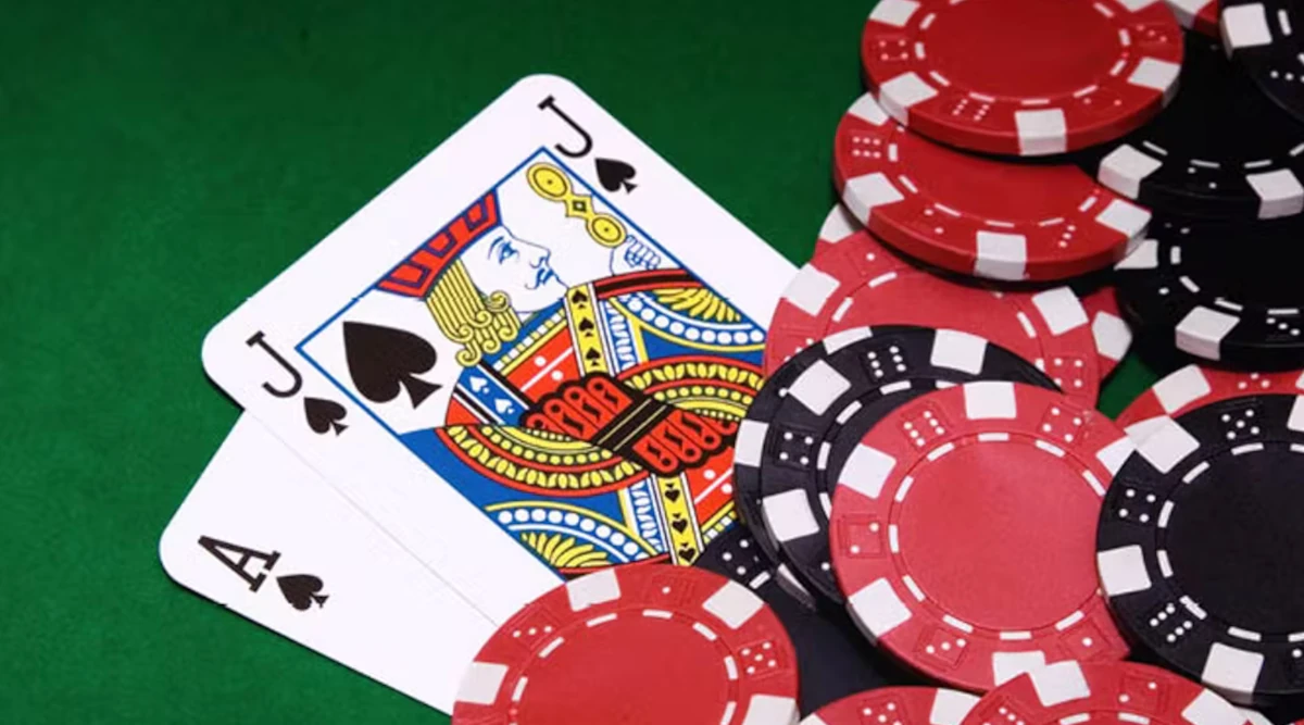 What is the difference between Blackjack and Spanish 21?