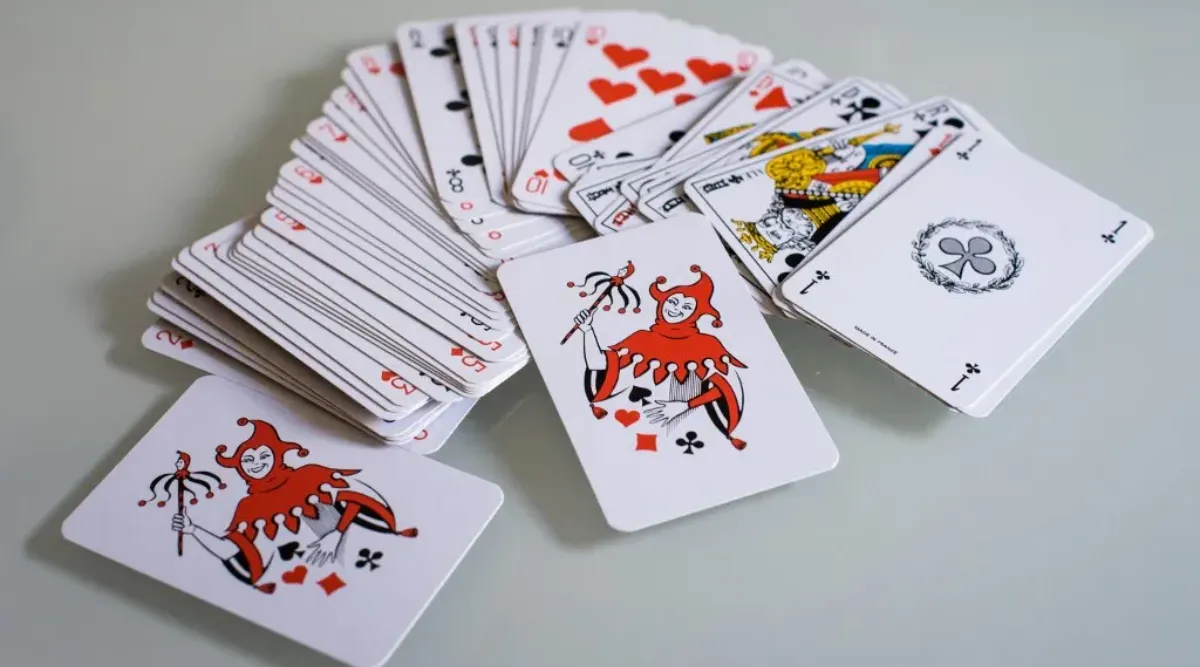 Nertz Card Game: Quick Thinking, Fast Hands, and Strategy