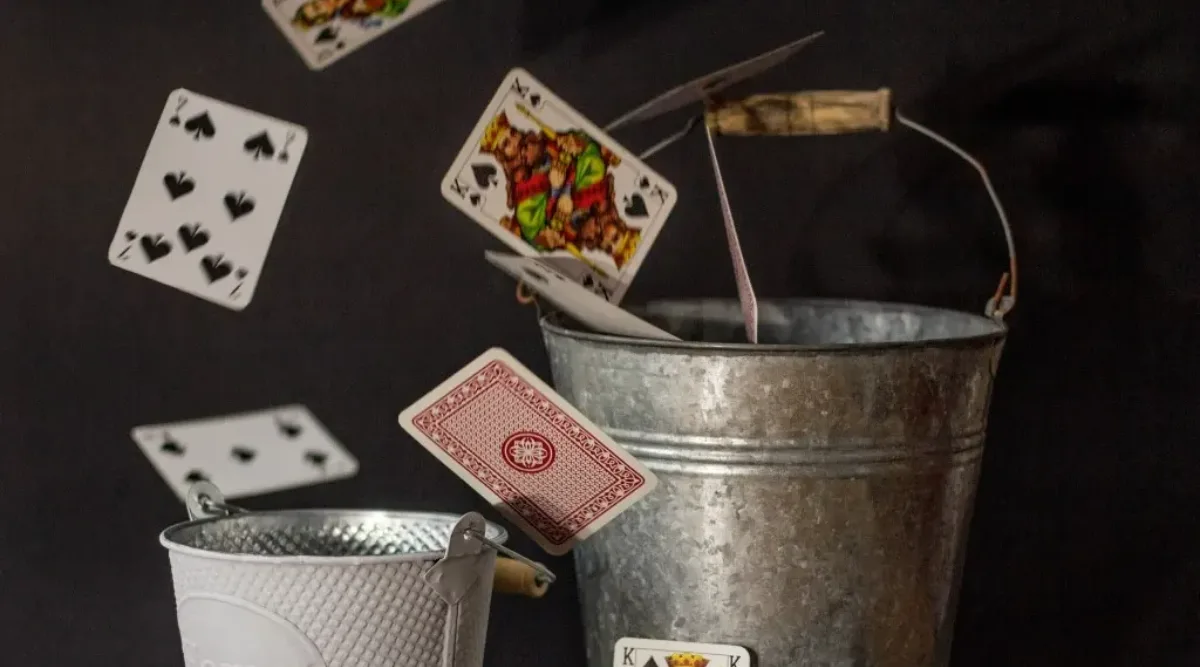 Art of Concealing Your Poker Strategy With a Mucked Poker Hand